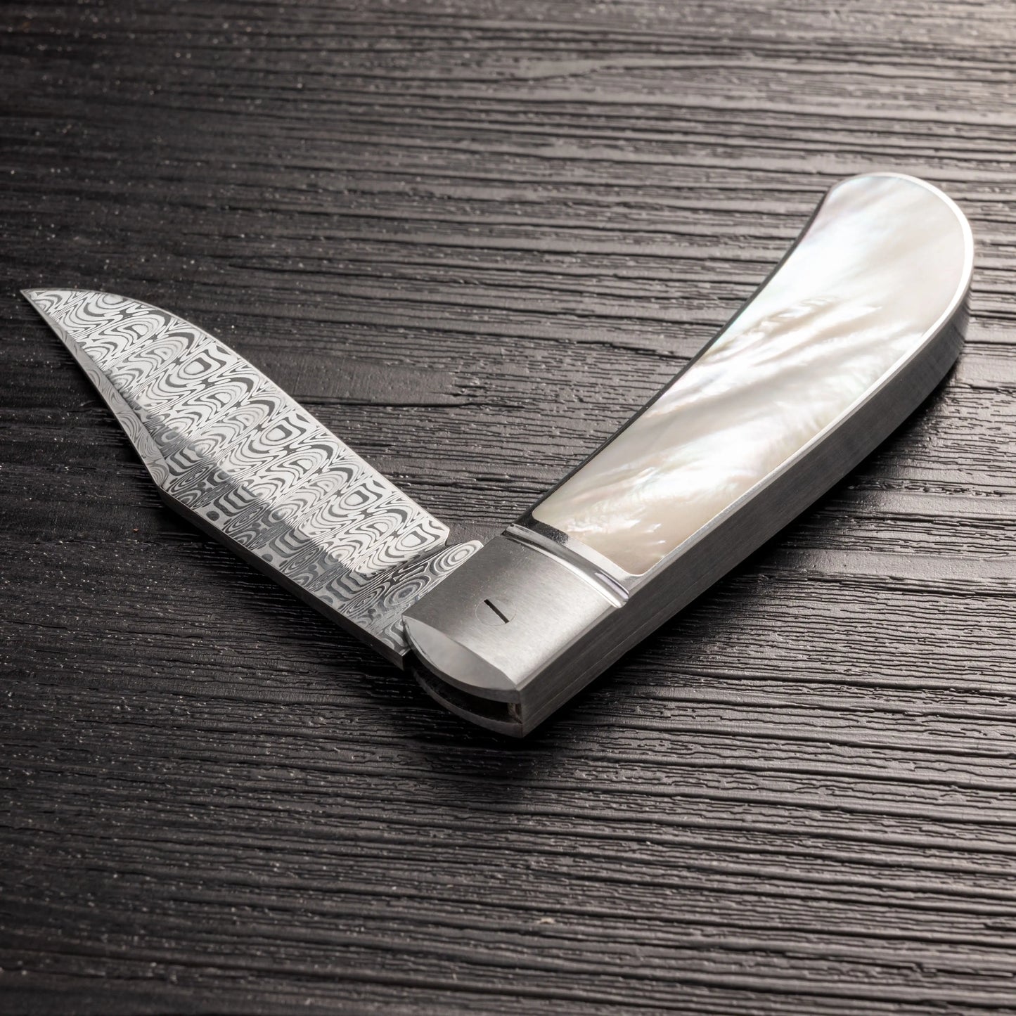 Kniclad outdoor knife The shell handle 60±2 HRC Luxury box