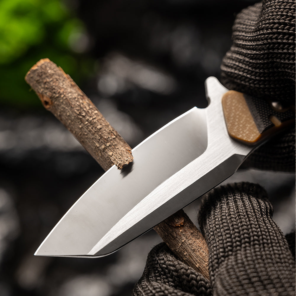 kniclad knife outdoor display